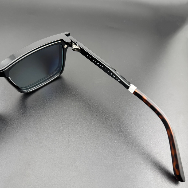 فریم عینک طبی مستطیلی آلبرت وگ مدل CG7703C01P97 Polarized Double Switch مناسب برای انواع صورت به همراه کاور آفتابی