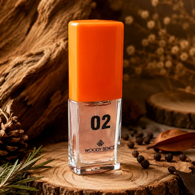 عطر جیبی وودی سنس مدل 02 با رایحه تند و چوبی حجم 15 میلیلیتر
