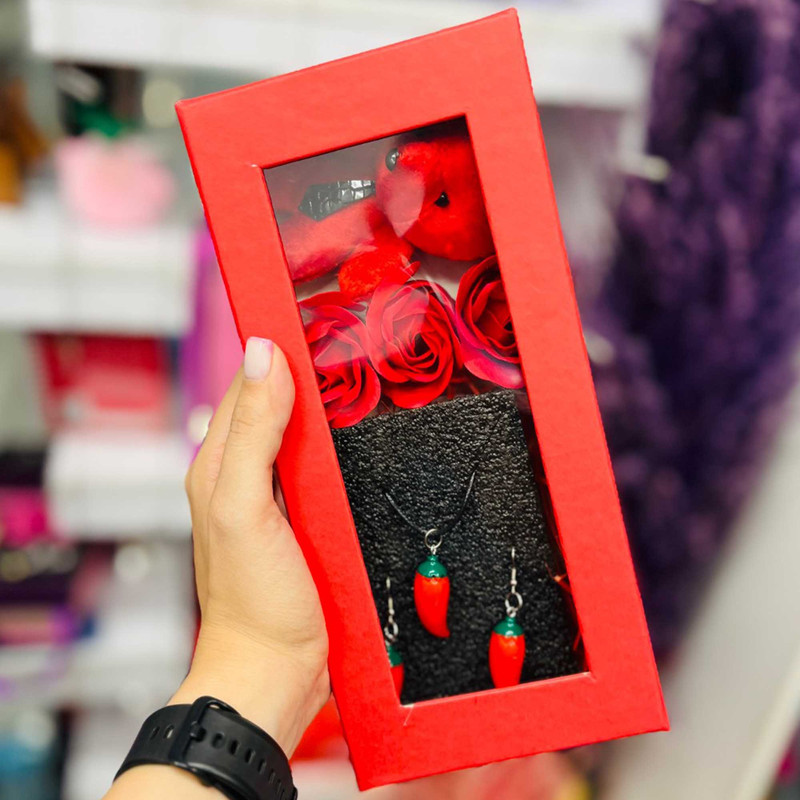 ست هدیه زنانه مدل فلفل همراه باکس گل معطر