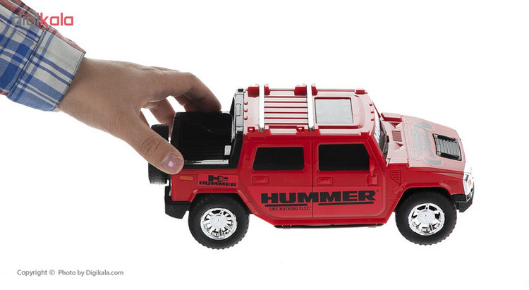 ماشین اسباب بازی آفرود دورج توی مدل Hummer با بدنه پلاستیکی مقاوم و طراحی الهامگرفته از نمونه واقعی، ابعاد 24 × 10 × 9.5 سانتیمتر و وزن سبک 290 گرمی مناسب بازی کودکان