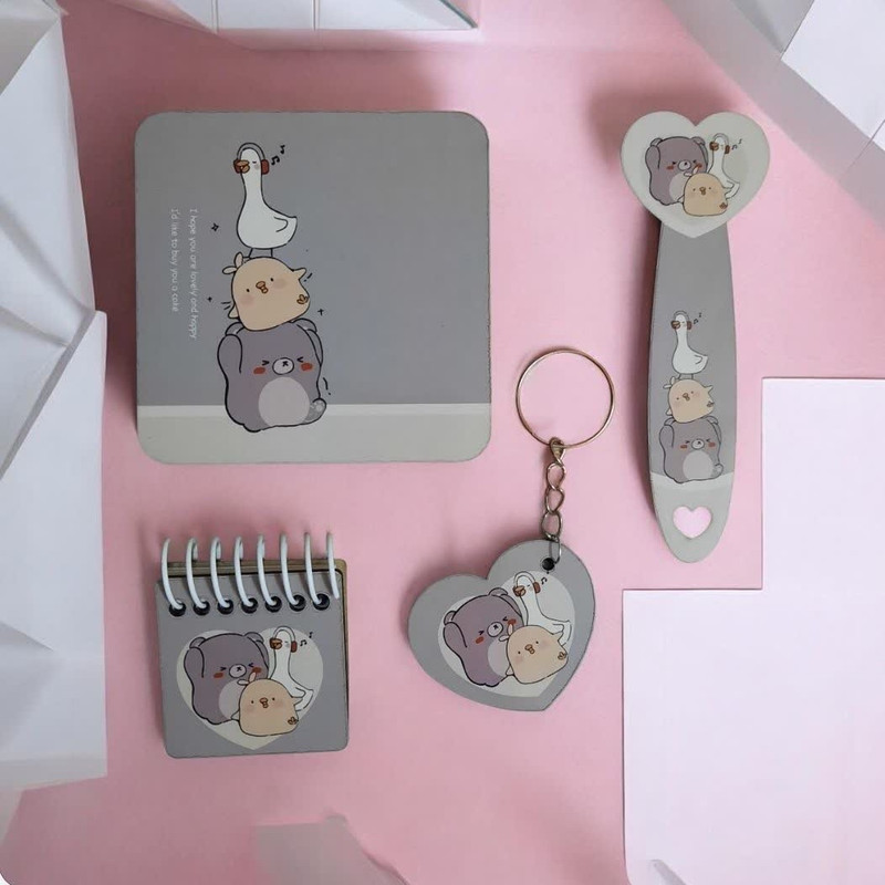 بسته لوازم تحریر مدل جوجه و خوک کد mn17 مجموعه 4 عددی