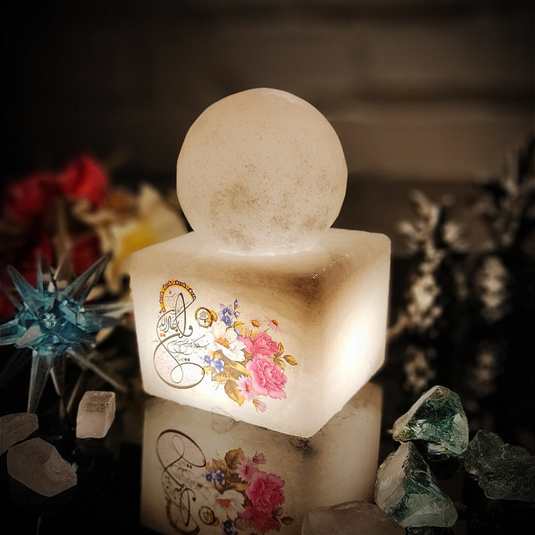 آباژور سنگ نمک مدل گوی و مکعب طرح آیه دار کد 428