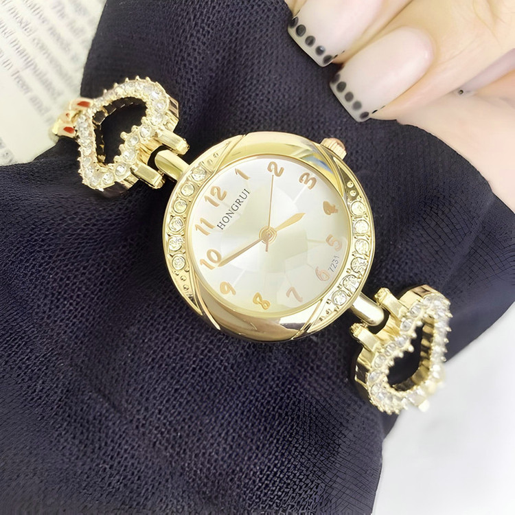 ساعت مچی عقربه ای زنانه هانگروی مدل قلب نگین دار