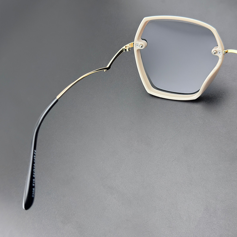 عینک آفتابی زنانه مدل 2206T19 Polarized