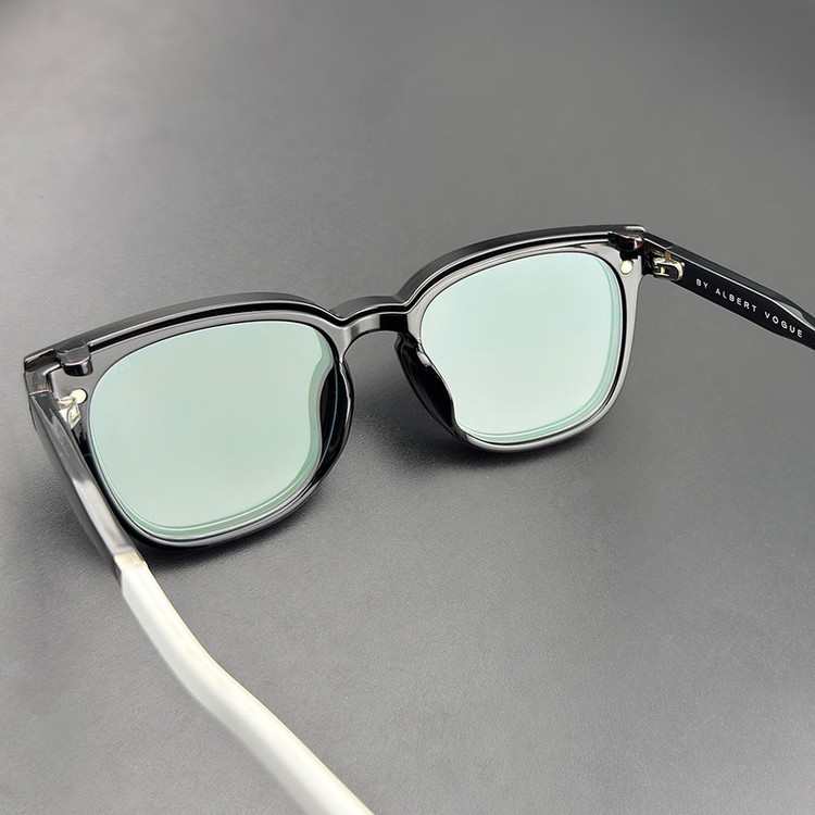 فریم عینک طبی آلبرت وگ مدل CG7705C745-P120 Polarized Double Switch به همراه کاور آفتابی