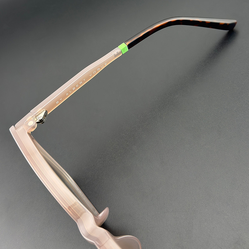 فریم عینک طبی آلبرت وگ مدل CG7704C743-P199 Polarized Double Switch به همراه کاور آفتابی