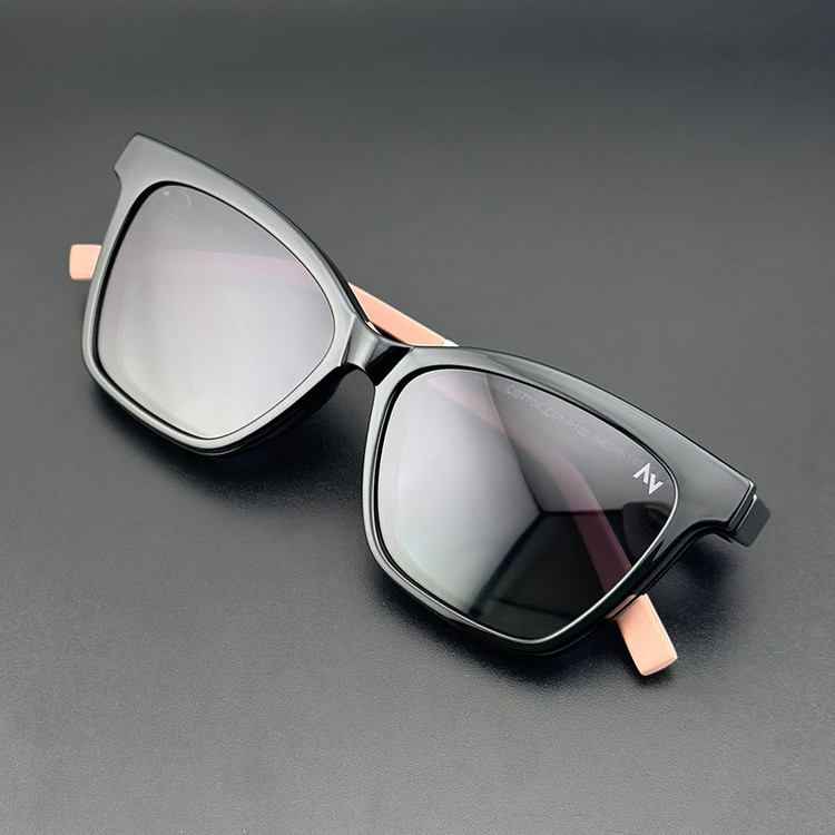 فریم عینک طبی آلبرت وگ مدل CG7704C01-P120 Polarized Double Switch به همراه کاور آفتابی