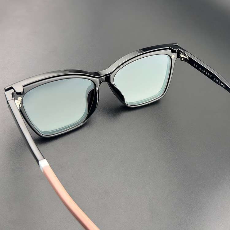 فریم عینک طبی آلبرت وگ مدل CG7704C01-P120 Polarized Double Switch به همراه کاور آفتابی