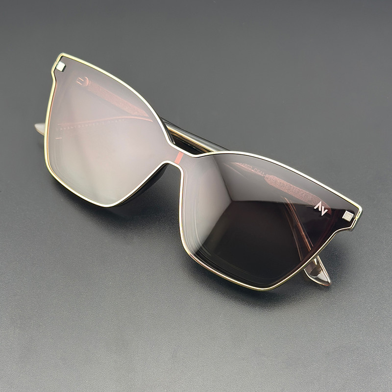 فریم عینک طبی آلبرت وگ مدل CG7802C641-P116 Polarized Double Switch به همراه کاور آفتابی