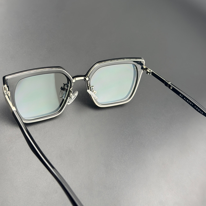 فریم عینک طبی زنانه به همراه کاور آفتابی آلبرت وگ مدل CG3201C650-P01 Polarized Double Switch