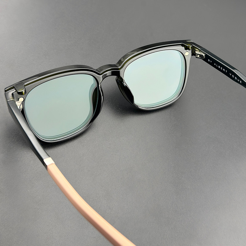 فریم عینک طبی به همراه کاور آفتابی آلبرت وگ مدل CG7705C555-P01 Polarized Double Switch