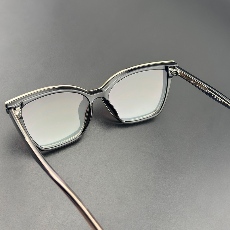 فریم عینک طبی آلبرت وگ مدل CG7802C639-P127 Polarized Double Switch به همراه کاور آفتابی