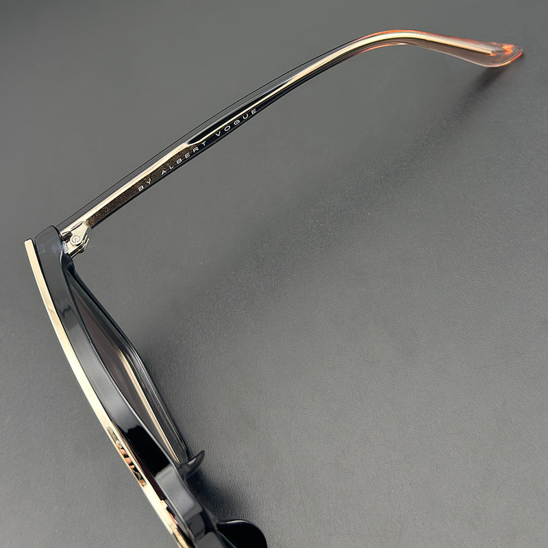 فریم عینک طبی آلبرت وگ مدل CG7802C639-P127 Polarized Double Switch به همراه کاور آفتابی