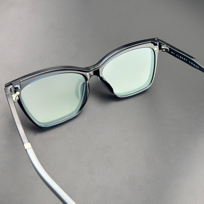 فریم عینک طبی آلبرت وگ مدل CG7704C344-P190 Polarized Double Switch به همراه کاور آفتابی
